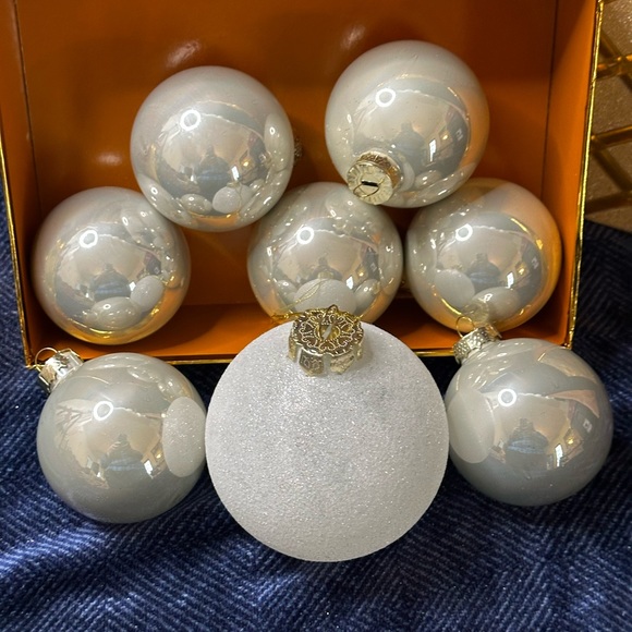 Set Of 8 Christmas Balls/Ornaments - Picture 3 of 9